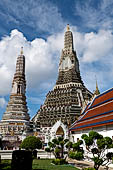 Bangkok Wat Arun - The main entrance to the Phra prang complex with the large viharn in front. 